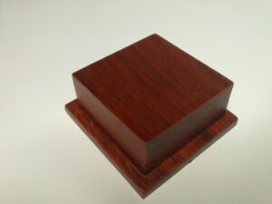 Peana cuadrada de madera