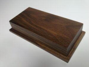 Peanas rectangulares de madera