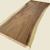 Mobiliario en madera de SUAR