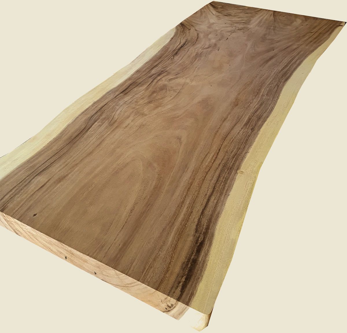 Mobiliario en madera de SUAR