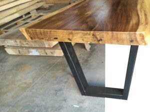 Mobiliario en madera de SUAR